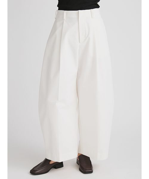 MIESROHE(ミースロエ)の「コクーンワイドチノパンツ(その他パンツ・レディース・ベージュ/ブラック/ホワイト・0/1)」の12枚目の写真