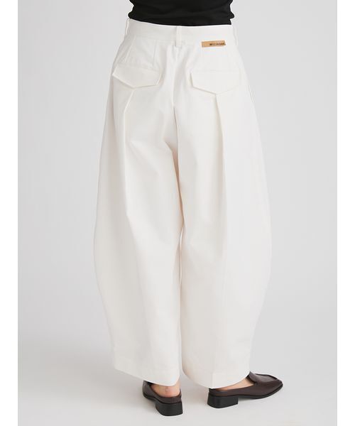 MIESROHE(ミースロエ)の「コクーンワイドチノパンツ(その他パンツ・レディース・ベージュ/ブラック/ホワイト・0/1)」の13枚目の写真