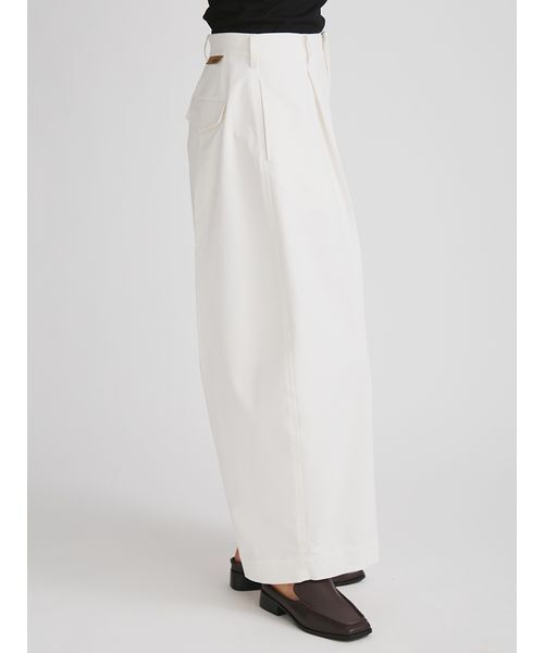 MIESROHE(ミースロエ)の「コクーンワイドチノパンツ(その他パンツ・レディース・ベージュ/ブラック/ホワイト・0/1)」の14枚目の写真