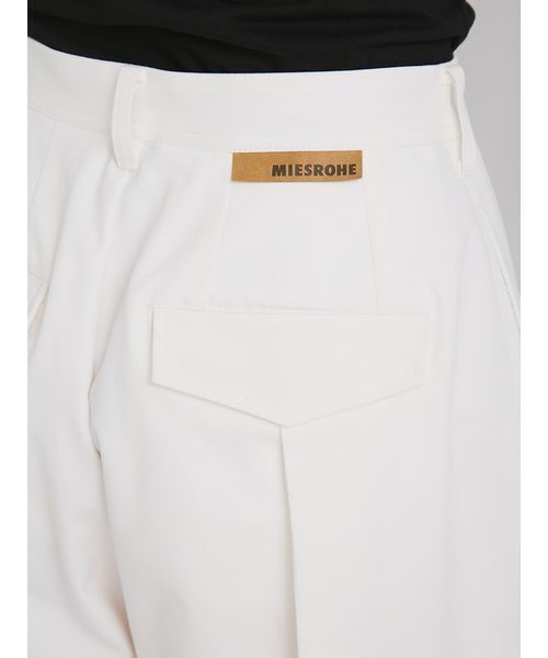MIESROHE(ミースロエ)の「コクーンワイドチノパンツ(その他パンツ・レディース・ベージュ/ブラック/ホワイト・0/1)」の17枚目の写真