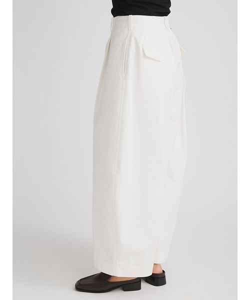 MIESROHE(ミースロエ)の「コクーンワイドチノパンツ(その他パンツ・レディース・ベージュ/ブラック/ホワイト・0/1)」の20枚目の写真