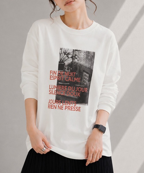 itto...(イット)の「フォトプリントロンT/ロゴT/カットソー(Tシャツ/カットソー・レディース・オフホワイト/チャコール/ブラック・M)」の1枚目の写真