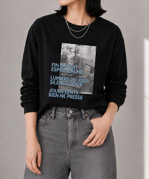 itto...(イット)の「フォトプリントロンT/ロゴT/カットソー(Tシャツ/カットソー・レディース・オフホワイト/チャコール/ブラック・M)」の2枚目の写真