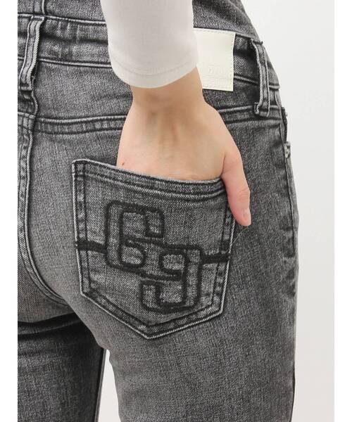 GYDA（ジェイダ）の「ハイウエストボタン2WAY HEMフェイクファーフレアデニムパンツ【セットアップ着用可能】（デニムパンツ・レディース・ブラック/ブルー/ライトブルー・X-SMALL/MEDIUM/SMALL）」の9枚目の写真