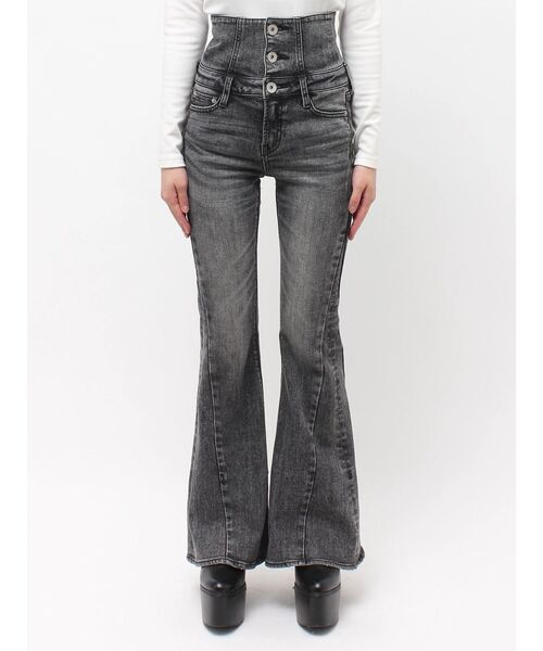 GYDA（ジェイダ）の「ハイウエストボタン2WAY HEMフェイクファーフレアデニムパンツ【セットアップ着用可能】（デニムパンツ・レディース・ブラック/ブルー/ライトブルー・X-SMALL/MEDIUM/SMALL）」の4枚目の写真