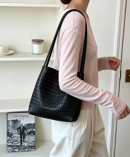 Doux Belle(ドゥーベル)の「ポーチ付きメッシュ編みトートバッグ(トートバッグ・レディース・ダークブラウン/ブラウン/ブラック/オフホワイト/イエロー・FREE)」の22枚目の写真