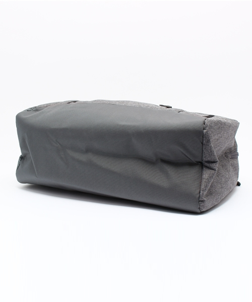 incase(インケース)の「CL90021 EO Travel Duffel(ボストンバッグ・レディース・グレー・ONE SIZE)」の4枚目の写真