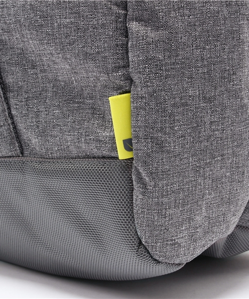 incase(インケース)の「CL90021 EO Travel Duffel(ボストンバッグ・レディース・グレー・ONE SIZE)」の14枚目の写真