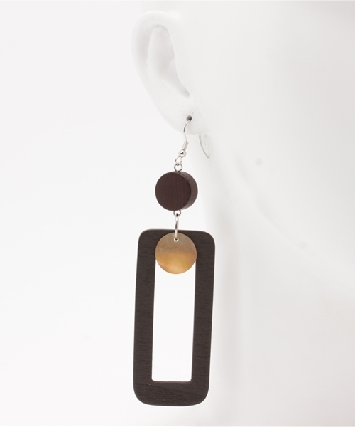 ACC.（エーシーシー.）の「ウッドスクエアピアス（ピアス（両耳用）・レディース・ホワイト/ブラウン/ブラック・FREE）」の6枚目の写真
