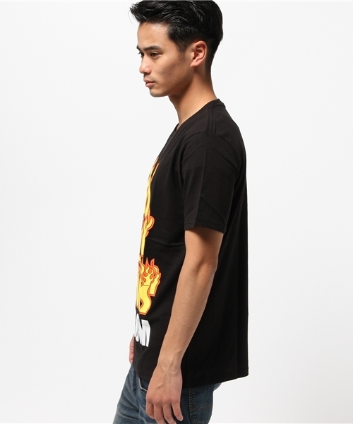 WEGO(ウィゴー)の「WEGO/ファイヤーBIGロゴTシャツ(Tシャツ/カットソー・メンズ・ブルー/ブラック・LARGE/MEDIUM)」の4枚目の写真
