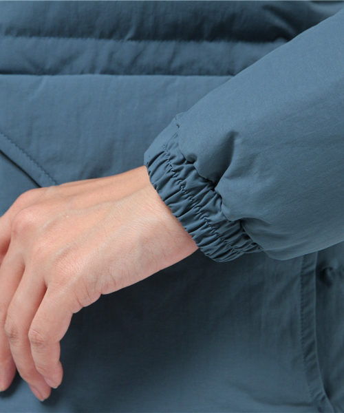 THE NORTH FACE（ザノースフェイス）の「ザ・ノース・フェイス ウイメンズダウンマウンテンパーカー / キャンプシェラショート（ダウンジャケット/コート・レディース・ライトブルー/ネイビー/レッド/レッド系その他/ブラック/オリーブドラブ/ダークブルー・X-LARGE/LARGE/MEDIUM/SMALL）」の17枚目の写真