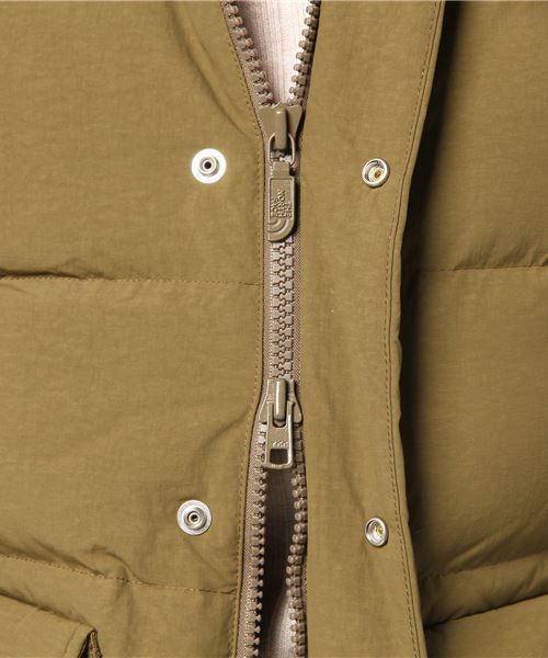 THE NORTH FACE（ザノースフェイス）の「ザ・ノース・フェイス ウイメンズダウンマウンテンパーカー / キャンプシェラショート（ダウンジャケット/コート・レディース・ライトブルー/ネイビー/レッド/レッド系その他/ブラック/オリーブドラブ/ダークブルー・X-LARGE/LARGE/MEDIUM/SMALL）」の9枚目の写真