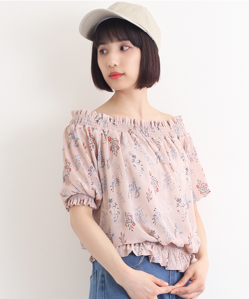 MERLOT（メルロー）の「花柄シャーリングオフショルブラウス1061（シャツ/ブラウス・レディース・ホワイト/ピンク/ブラック・FREE）」の3枚目の写真