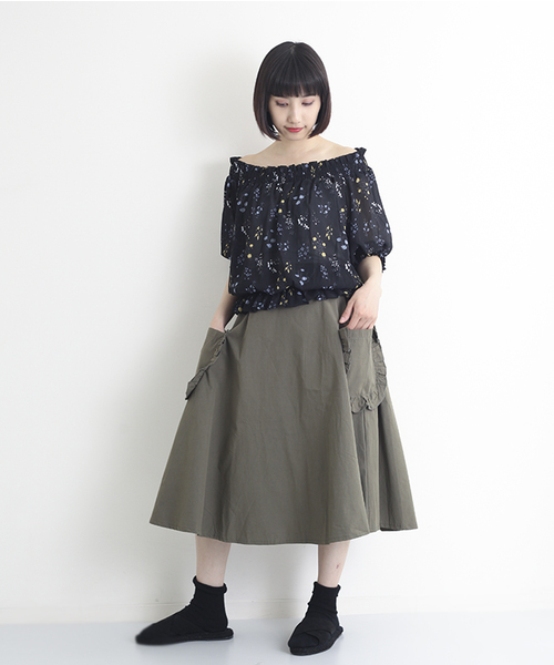 MERLOT（メルロー）の「花柄シャーリングオフショルブラウス1061（シャツ/ブラウス・レディース・ホワイト/ピンク/ブラック・FREE）」の7枚目の写真