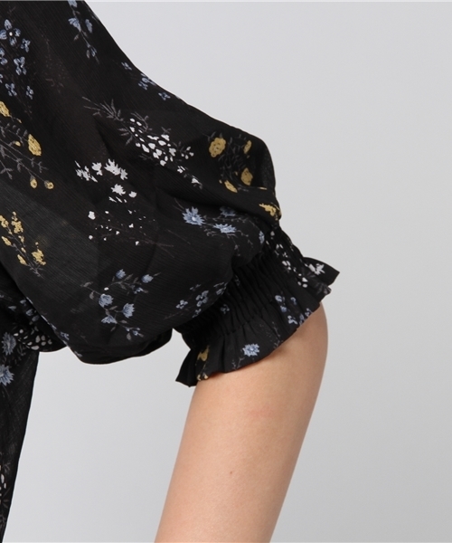 MERLOT（メルロー）の「花柄シャーリングオフショルブラウス1061（シャツ/ブラウス・レディース・ホワイト/ピンク/ブラック・FREE）」の10枚目の写真