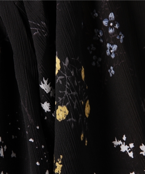 MERLOT（メルロー）の「花柄シャーリングオフショルブラウス1061（シャツ/ブラウス・レディース・ホワイト/ピンク/ブラック・FREE）」の12枚目の写真