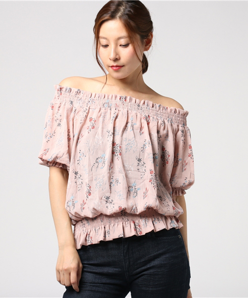 MERLOT（メルロー）の「花柄シャーリングオフショルブラウス1061（シャツ/ブラウス・レディース・ホワイト/ピンク/ブラック・FREE）」の13枚目の写真