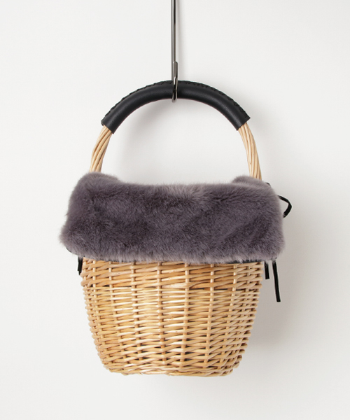 LBC（エルビーシー）の「フェイクファーフラップバケツカゴトート             （かごバッグ・レディース・ブラウン/その他35/グレー・FREE）」の4枚目の写真