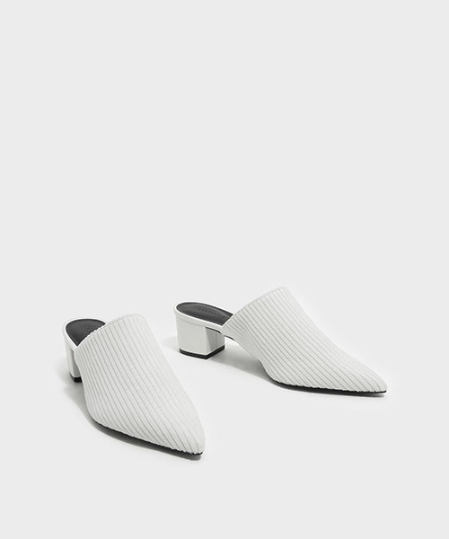 CHARLES & KEITH(チャールズ & キース)の「ポインテッドトゥスリッポン / POINTED TOE SLIP-ONS(スリッポン・レディース・ホワイト・22.5cm/23.5cm/25cm/24.5cm/23cm)」の5枚目の写真