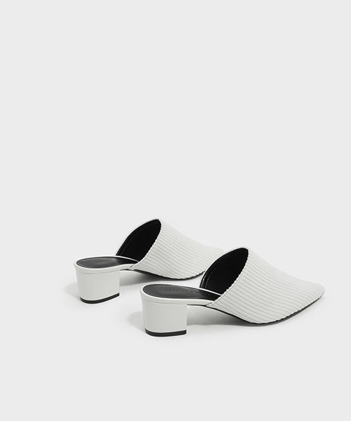 CHARLES & KEITH(チャールズ & キース)の「ポインテッドトゥスリッポン / POINTED TOE SLIP-ONS(スリッポン・レディース・ホワイト・22.5cm/23.5cm/25cm/24.5cm/23cm)」の4枚目の写真