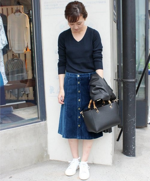 SLOBE IENA(スローブイエナ)の「LE DENIM ベルベットスカート◆(スカート・レディース・ネイビー/ブルー・36/38/40)」の17枚目の写真