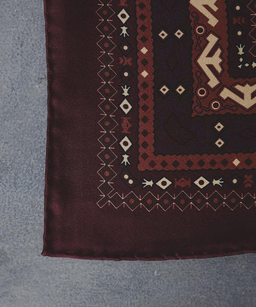 SOVEREIGN（ソブリン）の「＜SOVEREIGN（ソブリン）＞ ADMLY ELPHNT S（バンダナ/スカーフ・メンズ・ダークグリーン/ワインレッド・FREE）」の4枚目の写真