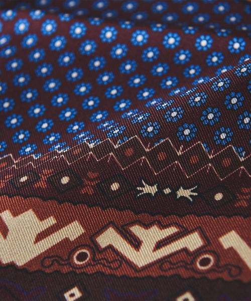 SOVEREIGN（ソブリン）の「＜SOVEREIGN（ソブリン）＞ ADMLY ELPHNT S（バンダナ/スカーフ・メンズ・ダークグリーン/ワインレッド・FREE）」の6枚目の写真