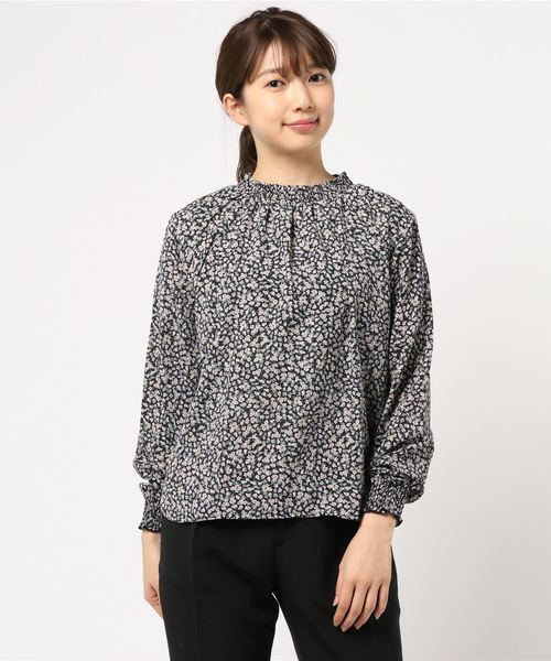 YECCA VECCA(イェッカヴェッカ)の「・小花プリントハイネックブラウス(シャツ/ブラウス・レディース・マルチ/ラベンダー・FREE)」の2枚目の写真