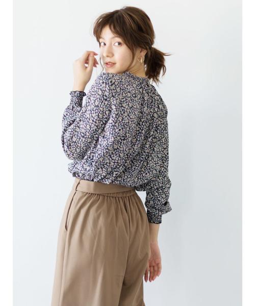 YECCA VECCA(イェッカヴェッカ)の「・小花プリントハイネックブラウス(シャツ/ブラウス・レディース・マルチ/ラベンダー・FREE)」の5枚目の写真