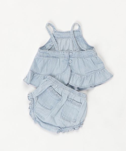 GAP（ギャップ）の「デニムラッフル セット（ワンピース・キッズ・ライトブルー・18-24M/6-12M/0-3M/3-6M/12-18M）」の2枚目の写真
