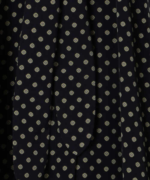 SHIPS(シップス)の「PrimaryNavyLabel:ソリッド/小紋ボウタイブラウス(シャツ/ブラウス・レディース・ネイビー/ダークブルー/ライトピンク・38/36)」の5枚目の写真