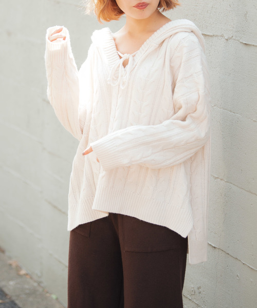 VANNIE U（ヴァニーユー）の「VANNIE U ケーブルオーバーフードニット（ニット/セーター・レディース・アイボリー・FREE）」の2枚目の写真