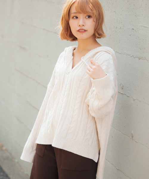 VANNIE U（ヴァニーユー）の「VANNIE U ケーブルオーバーフードニット（ニット/セーター・レディース・アイボリー・FREE）」の7枚目の写真