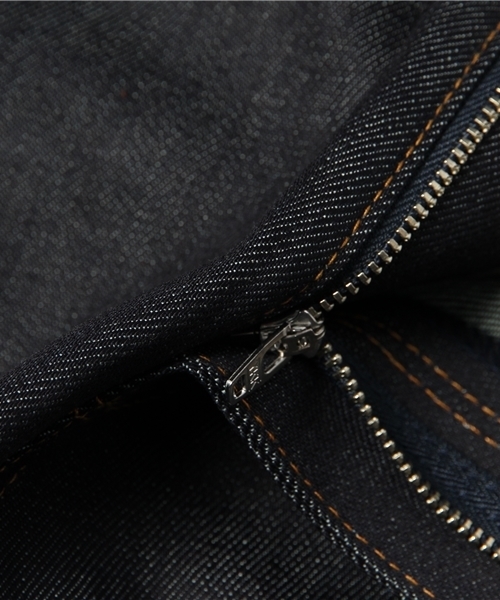 JOHN LAWRENCE SULLIVAN(ジョンローレンスサリバン)の「JOHN LAWRENCE SULLIVAN ストレッチテーパードデニム(デニムパンツ・メンズ・ブラック/ダークブルー/ホワイト・40/34/38/36)」の4枚目の写真