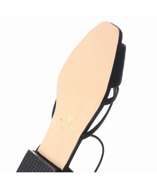 Fin（フィン）の「カッティングフラットサンダル（サンダル・レディース・アイボリー/ブラック/ピンク/ベージュ/シルバー・22.5cm/23cm/23.5cm/24cm/24.5cm/25cm）」の9枚目の写真