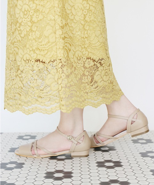 Fin（フィン）の「カッティングフラットサンダル（サンダル・レディース・アイボリー/ブラック/ピンク/ベージュ/シルバー・22.5cm/23cm/23.5cm/24cm/24.5cm/25cm）」の12枚目の写真