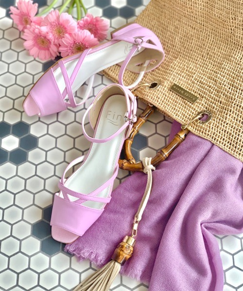 Fin（フィン）の「カッティングフラットサンダル（サンダル・レディース・アイボリー/ブラック/ピンク/ベージュ/シルバー・22.5cm/23cm/23.5cm/24cm/24.5cm/25cm）」の15枚目の写真