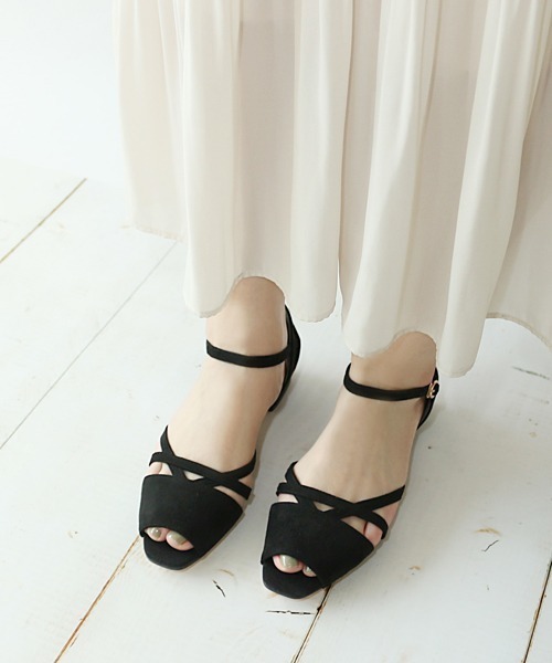 Fin（フィン）の「カッティングフラットサンダル（サンダル・レディース・アイボリー/ブラック/ピンク/ベージュ/シルバー・22.5cm/23cm/23.5cm/24cm/24.5cm/25cm）」の18枚目の写真