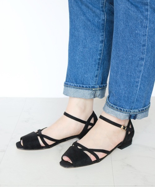 Fin（フィン）の「カッティングフラットサンダル（サンダル・レディース・アイボリー/ブラック/ピンク/ベージュ/シルバー・22.5cm/23cm/23.5cm/24cm/24.5cm/25cm）」の17枚目の写真