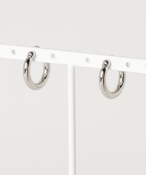 Ray BEAMS(レイビームス)の「Ray BEAMS / 18mm フープ イヤリング(イヤリング・レディース・シルバー/ゴールド・ONE SIZE)」の3枚目の写真