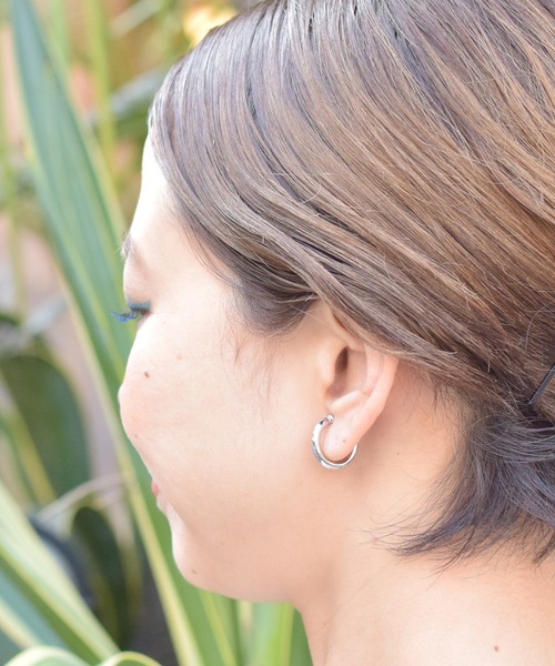 Ray BEAMS(レイビームス)の「Ray BEAMS / 18mm フープ イヤリング(イヤリング・レディース・シルバー/ゴールド・ONE SIZE)」の9枚目の写真