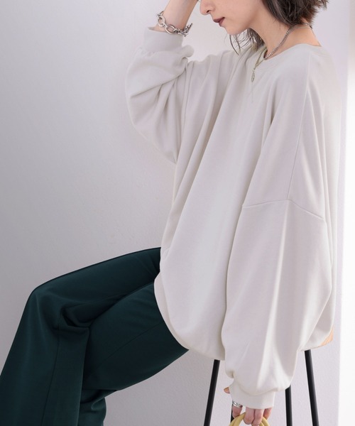 classicalelf（クラシカルエルフ）の「ガゼット付きバックプリントクルーネックスウェットプルオーバー(長袖)（スウェット・レディース・ブラック/グレー/アイボリー/モカ/ライトカーキ/グレイッシュブルー/ライトグレー・MEDIUM/LARGE/X-LARGE）」の4枚目の写真