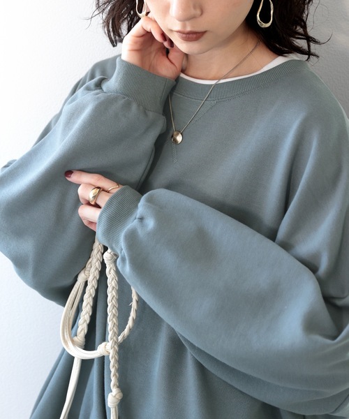 classicalelf（クラシカルエルフ）の「ガゼット付きバックプリントクルーネックスウェットプルオーバー(長袖)（スウェット・レディース・ブラック/グレー/アイボリー/モカ/ライトカーキ/グレイッシュブルー/ライトグレー・MEDIUM/LARGE/X-LARGE）」の11枚目の写真