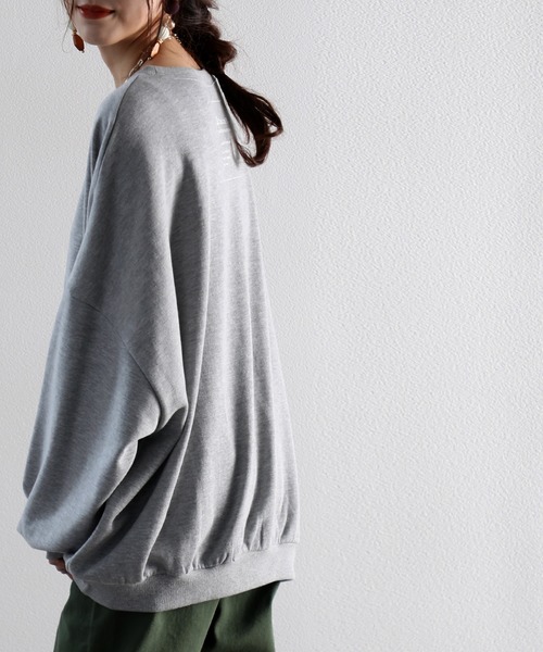 classicalelf（クラシカルエルフ）の「ガゼット付きバックプリントクルーネックスウェットプルオーバー(長袖)（スウェット・レディース・ブラック/グレー/アイボリー/モカ/ライトカーキ/グレイッシュブルー/ライトグレー・MEDIUM/LARGE/X-LARGE）」の22枚目の写真