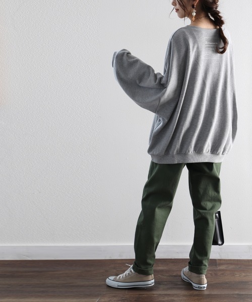 classicalelf（クラシカルエルフ）の「ガゼット付きバックプリントクルーネックスウェットプルオーバー(長袖)（スウェット・レディース・ブラック/グレー/アイボリー/モカ/ライトカーキ/グレイッシュブルー/ライトグレー・MEDIUM/LARGE/X-LARGE）」の15枚目の写真