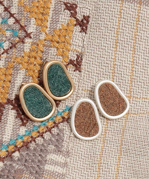 チチカカ(チチカカ)の「変形フェルト ピアス(ピアス(両耳用)・レディース・ベージュ/ブルー・FREE)」の9枚目の写真