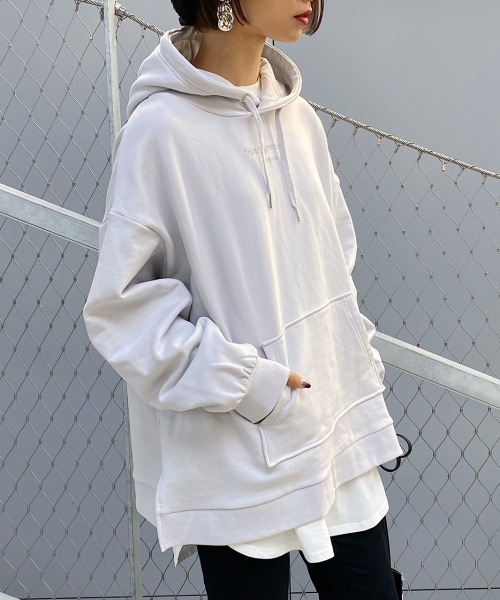 PAGEBOY（ページボーイ）の「プチロゴウラケパーカー（パーカー・レディース・バイオレット/グレイッシュベージュ/モカ/ブラック・FREE）」の3枚目の写真