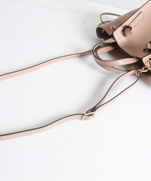 tocco closet(トッコ クローゼット)の「ドロスト付きマルチWAYフェイクレザー軽量トートバッグ(ショルダーバッグ・レディース・ピンクベージュ/ベージュ系その他/グレイッシュベージュ/グレー・FREE)」の14枚目の写真