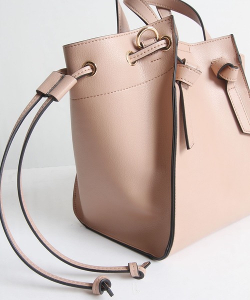 tocco closet(トッコ クローゼット)の「ドロスト付きマルチWAYフェイクレザー軽量トートバッグ(ショルダーバッグ・レディース・ピンクベージュ/ベージュ系その他/グレイッシュベージュ/グレー・FREE)」の9枚目の写真