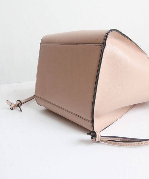 tocco closet(トッコ クローゼット)の「ドロスト付きマルチWAYフェイクレザー軽量トートバッグ(ショルダーバッグ・レディース・ピンクベージュ/ベージュ系その他/グレイッシュベージュ/グレー・FREE)」の17枚目の写真